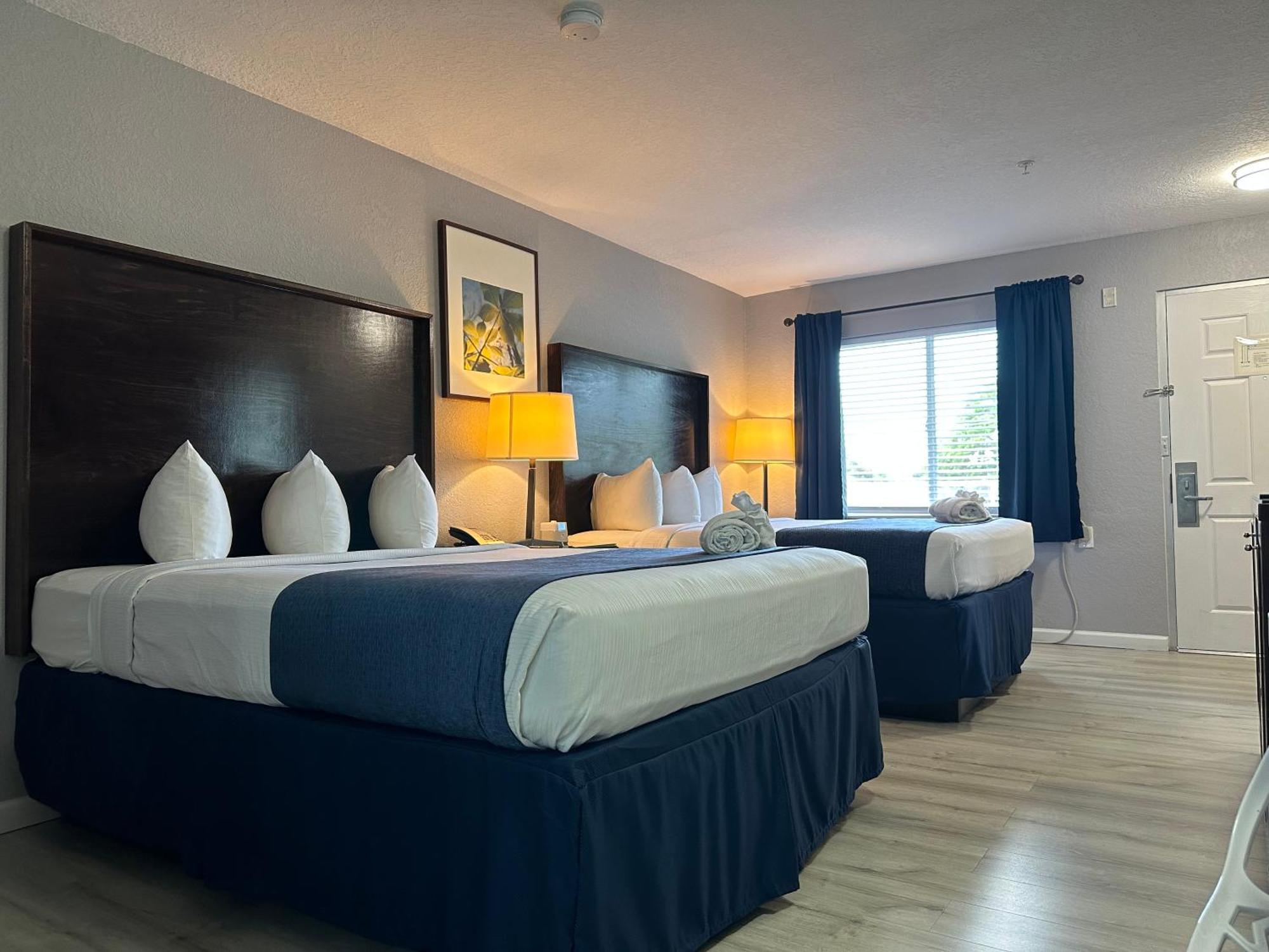 Lantern Inn&Suites - Sarasota South Bradenton Bagian luar foto