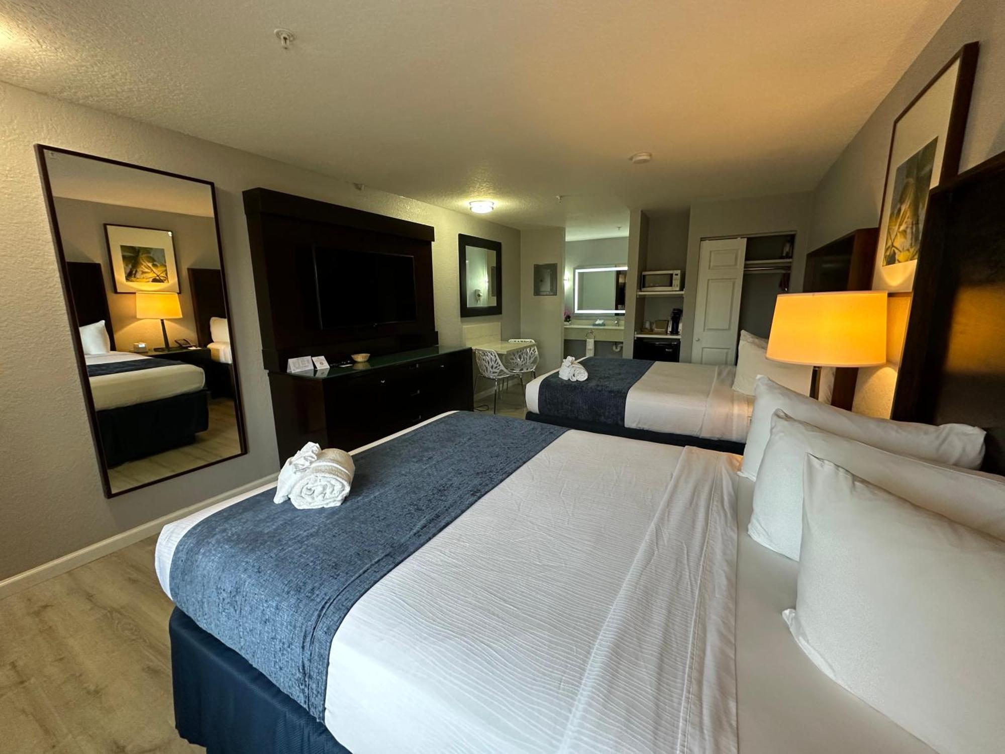 Lantern Inn&Suites - Sarasota South Bradenton Bagian luar foto