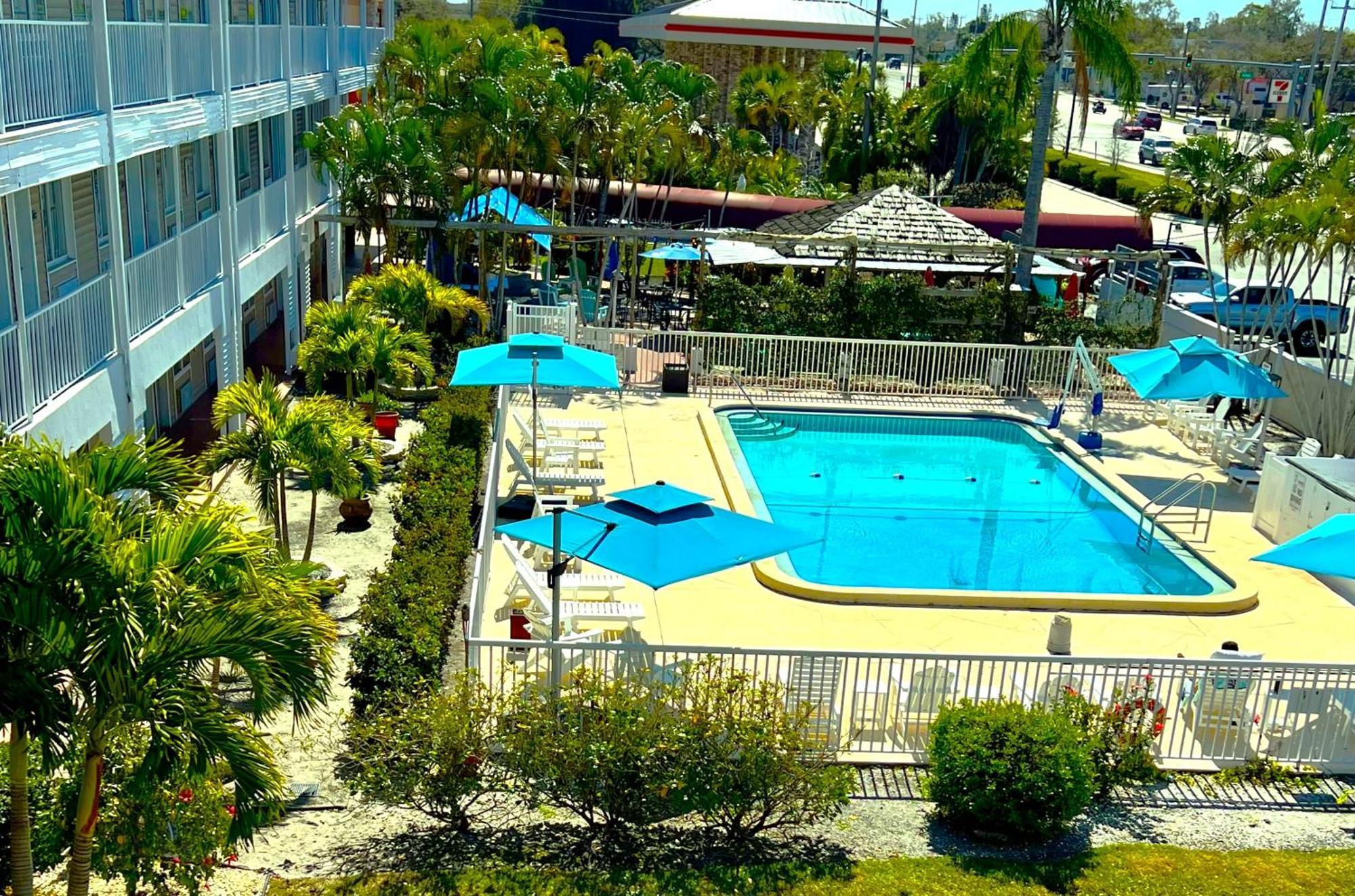 Lantern Inn&Suites - Sarasota South Bradenton Bagian luar foto