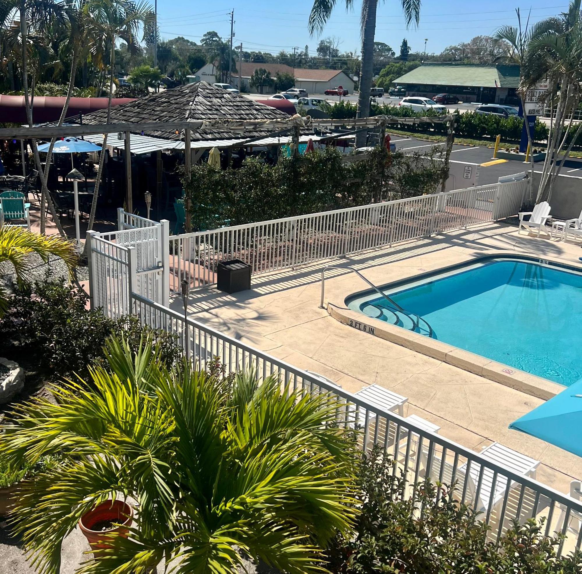 Lantern Inn&Suites - Sarasota South Bradenton Bagian luar foto