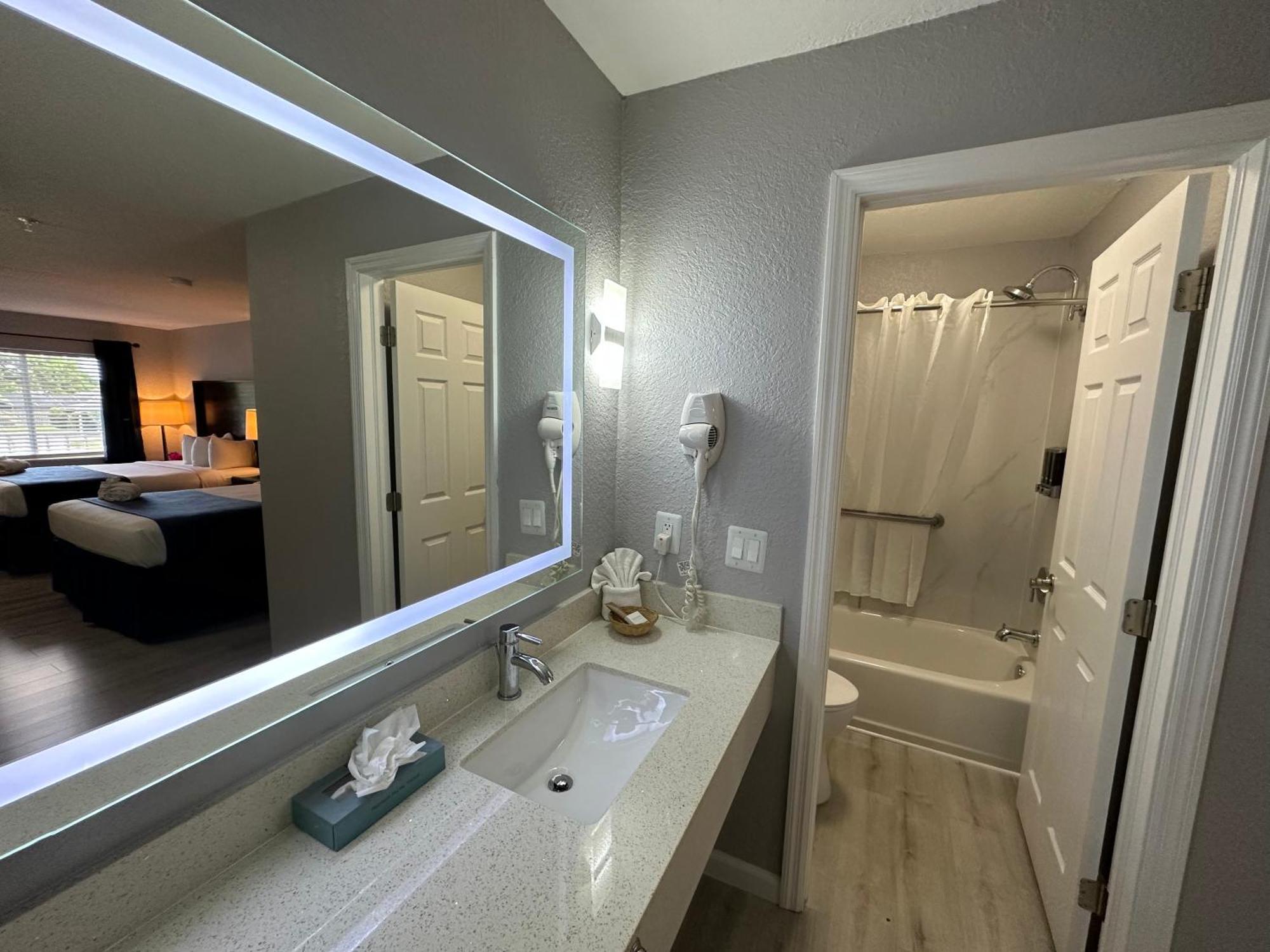Lantern Inn&Suites - Sarasota South Bradenton Bagian luar foto