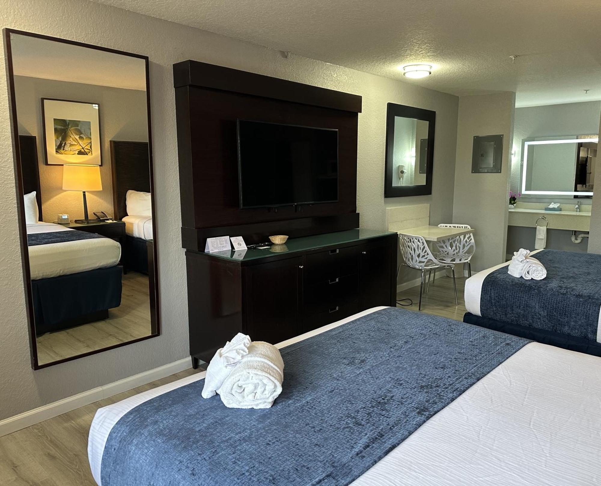 Lantern Inn&Suites - Sarasota South Bradenton Bagian luar foto