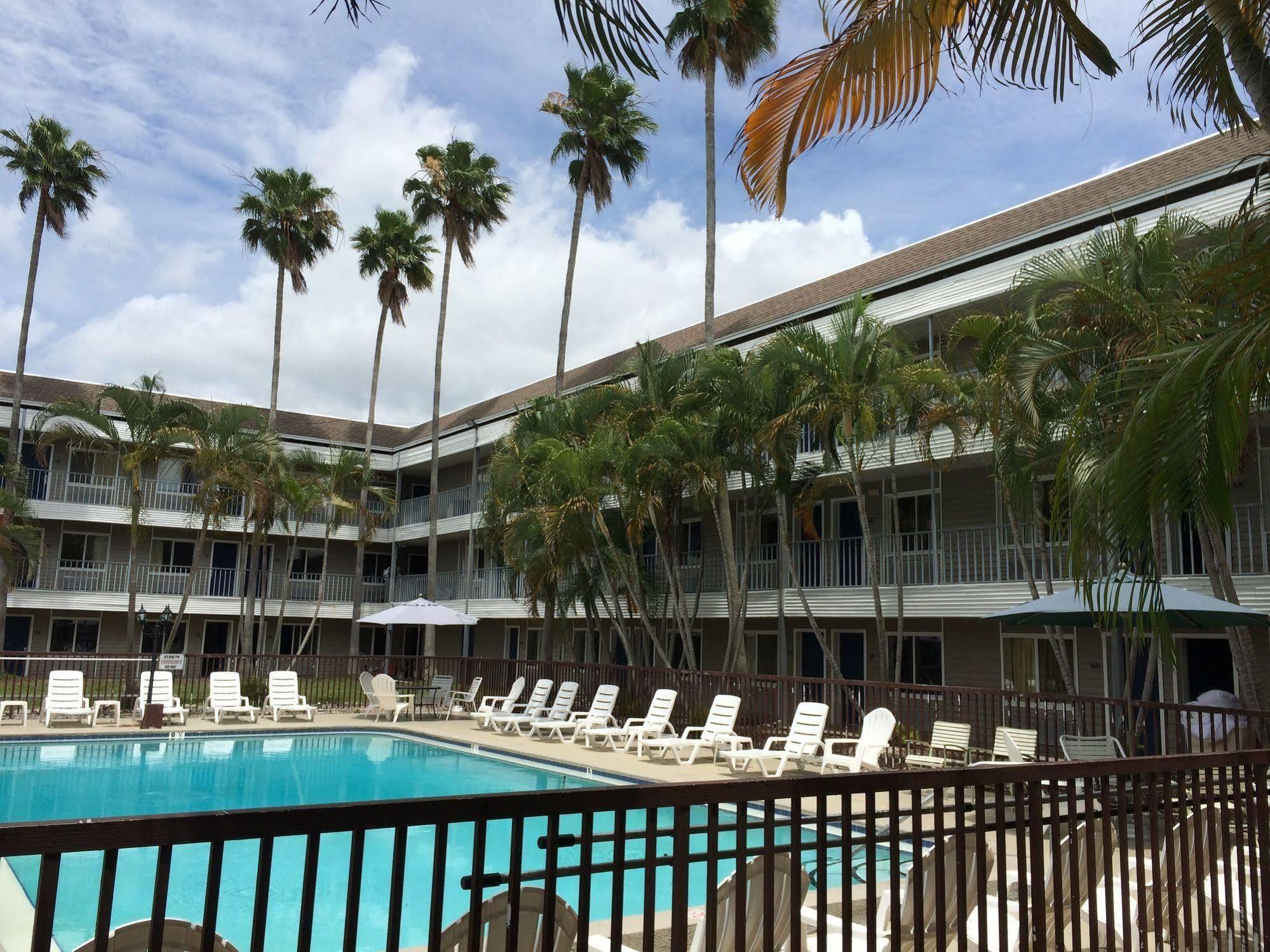 Lantern Inn&Suites - Sarasota South Bradenton Bagian luar foto