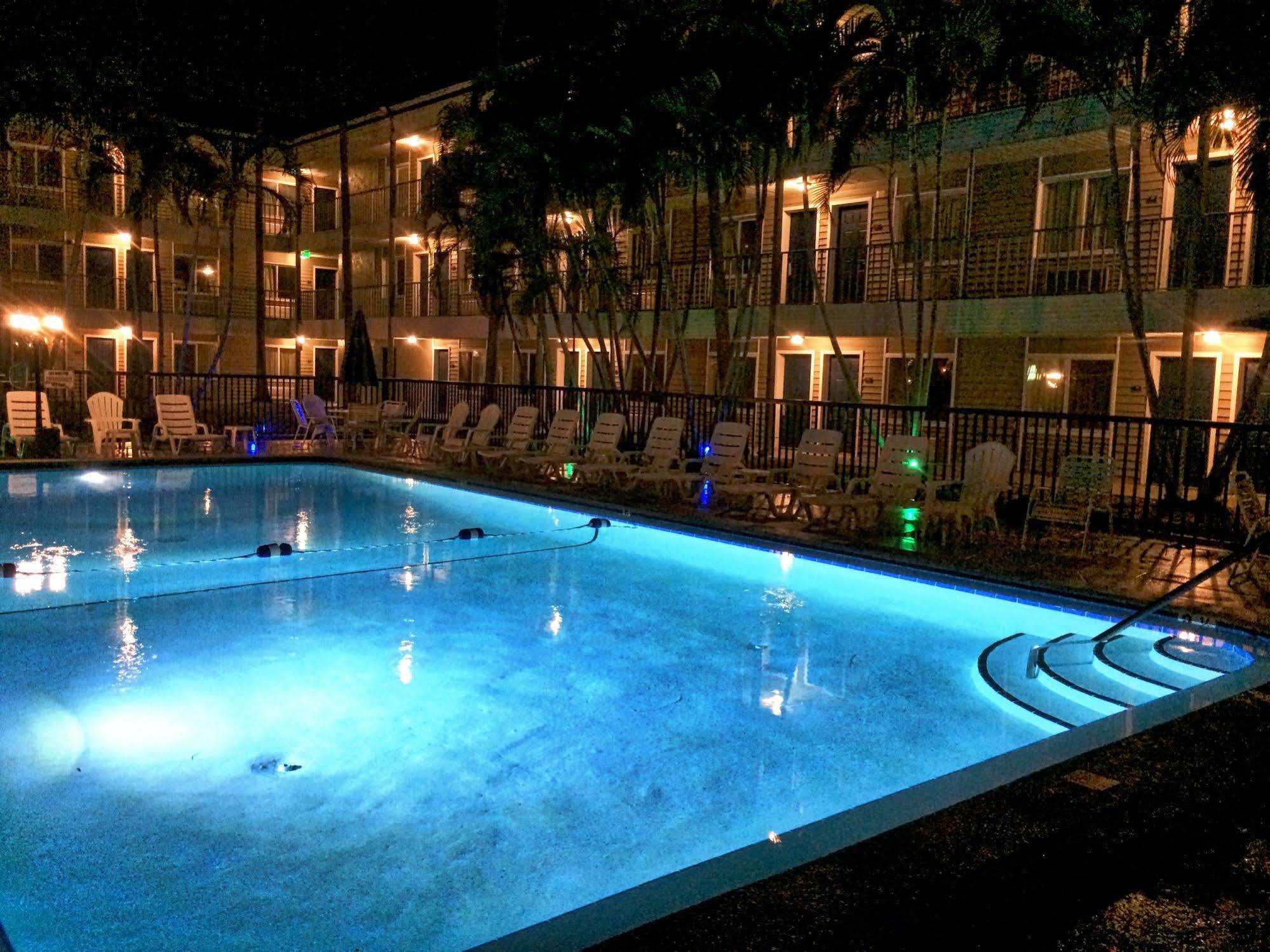 Lantern Inn&Suites - Sarasota South Bradenton Bagian luar foto