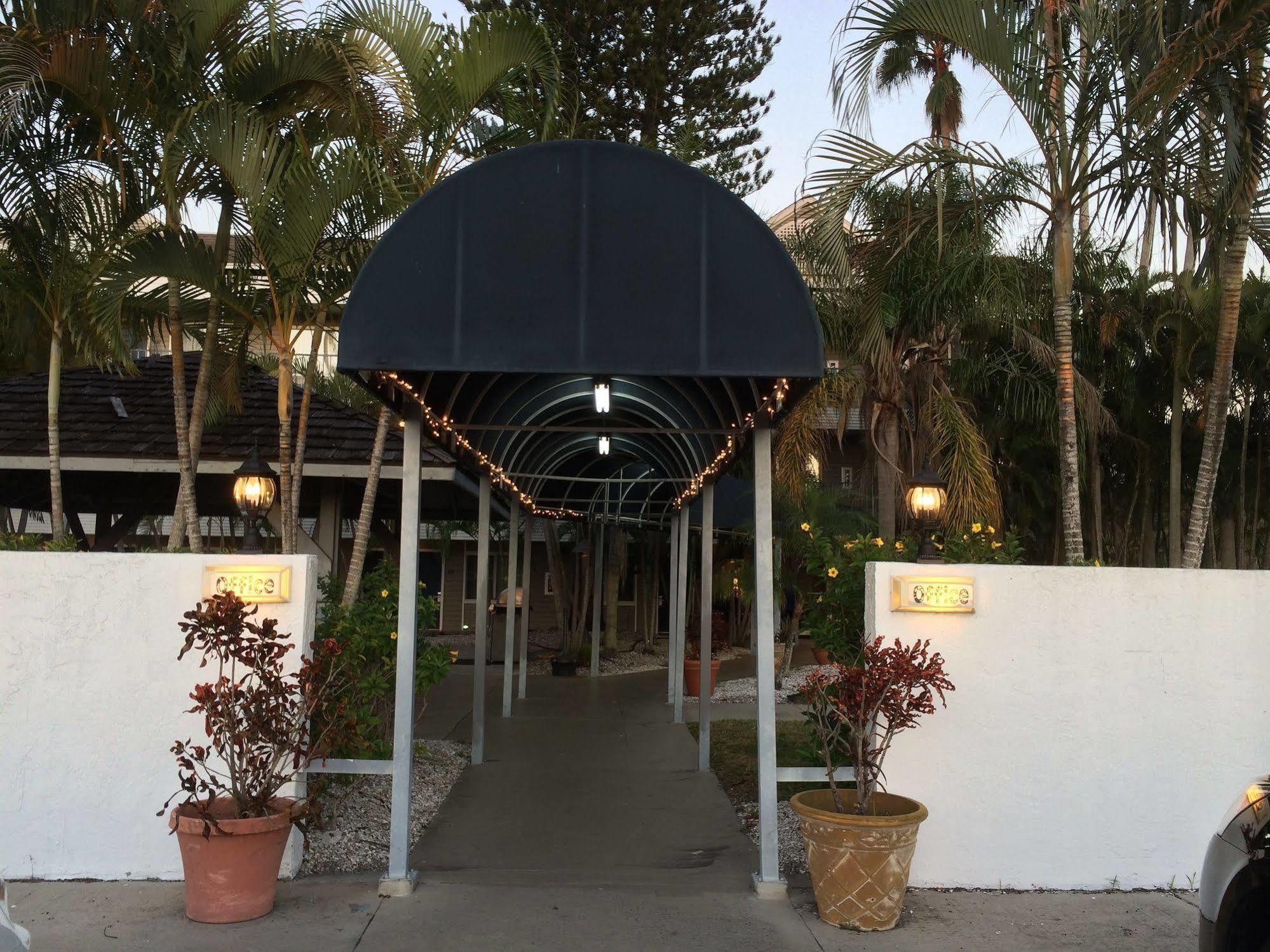 Lantern Inn&Suites - Sarasota South Bradenton Bagian luar foto
